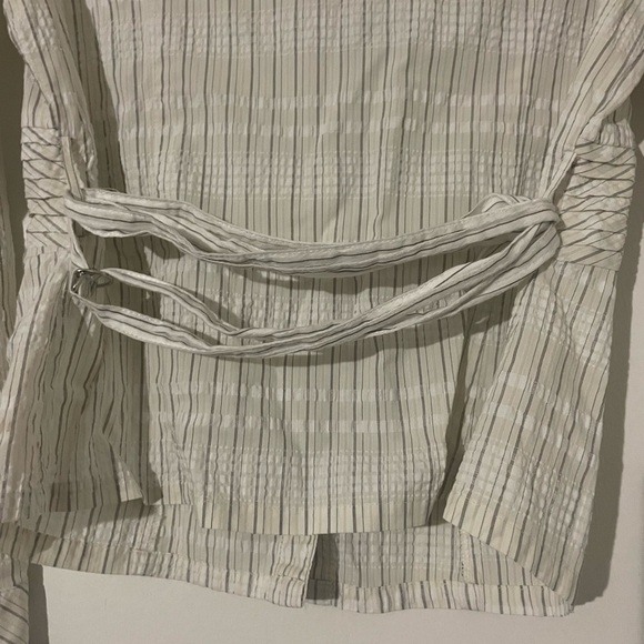 Baxi Diyi White striped button down shirt with tie up design on back size large - Picture 7 of 9